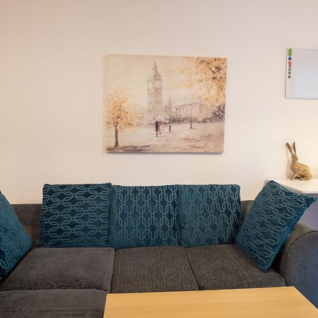 Spacious 1 Bed Apartment With Workspace, Coffee & Free Secure Parking Бірмінгем Екстер'єр фото