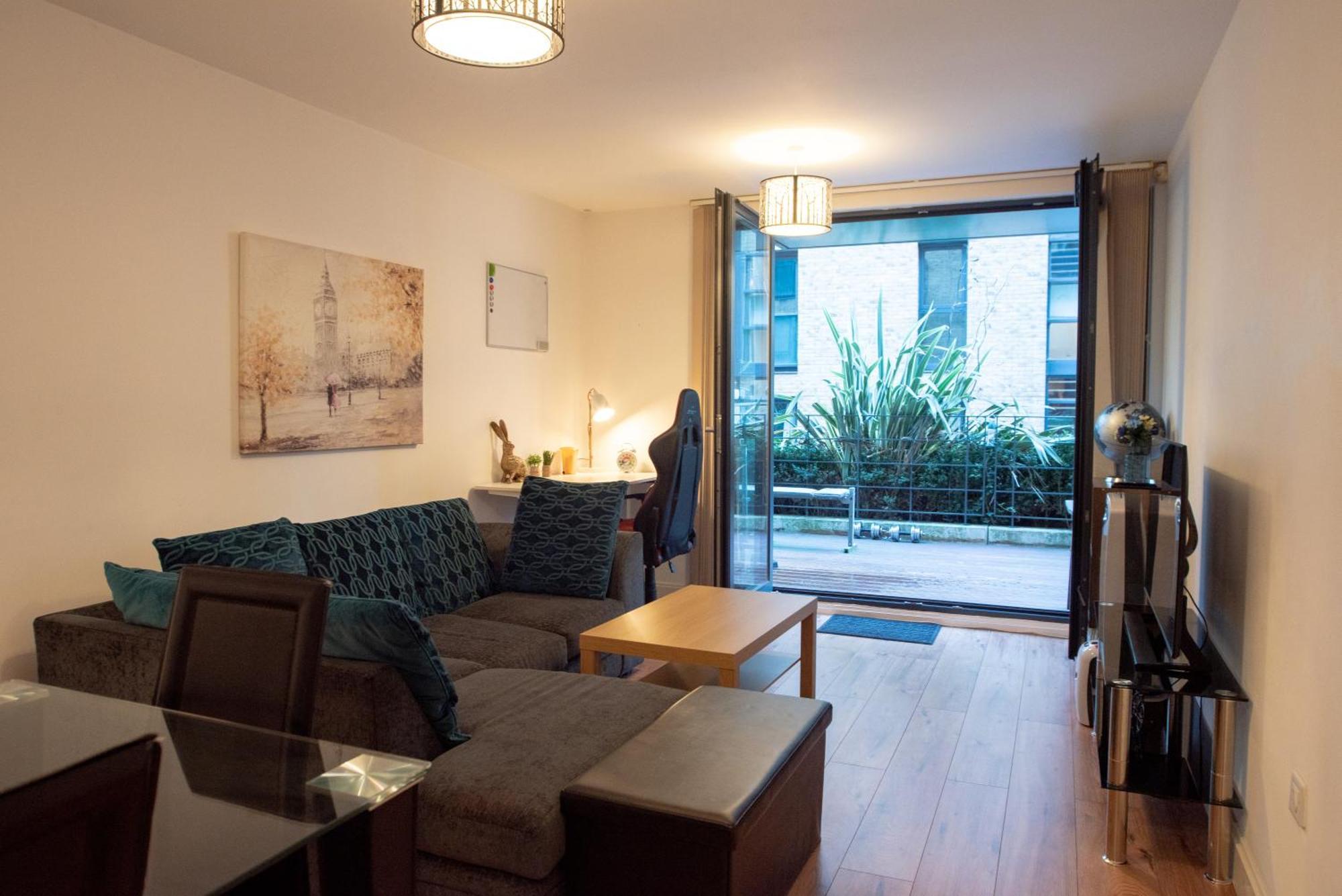 Spacious 1 Bed Apartment With Workspace, Coffee & Free Secure Parking Бірмінгем Екстер'єр фото