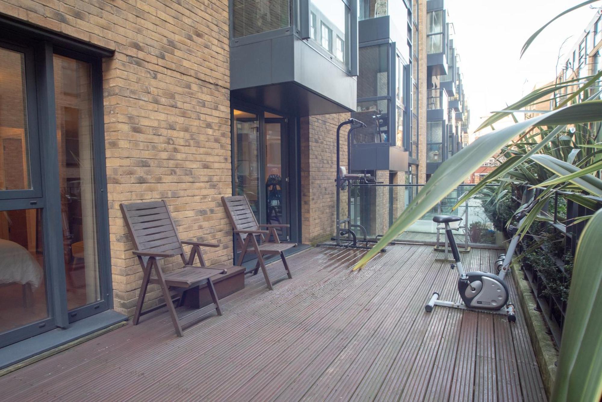 Spacious 1 Bed Apartment With Workspace, Coffee & Free Secure Parking Бірмінгем Екстер'єр фото
