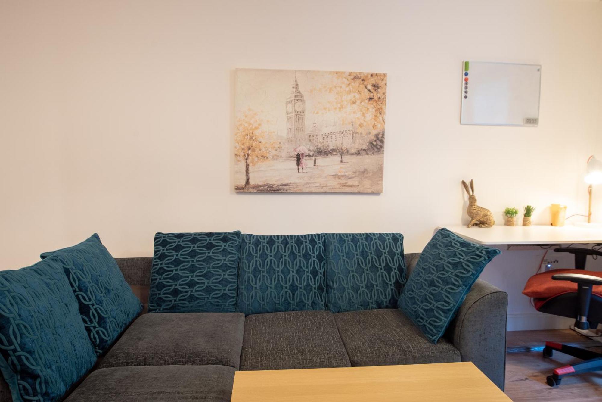 Spacious 1 Bed Apartment With Workspace, Coffee & Free Secure Parking Бірмінгем Екстер'єр фото
