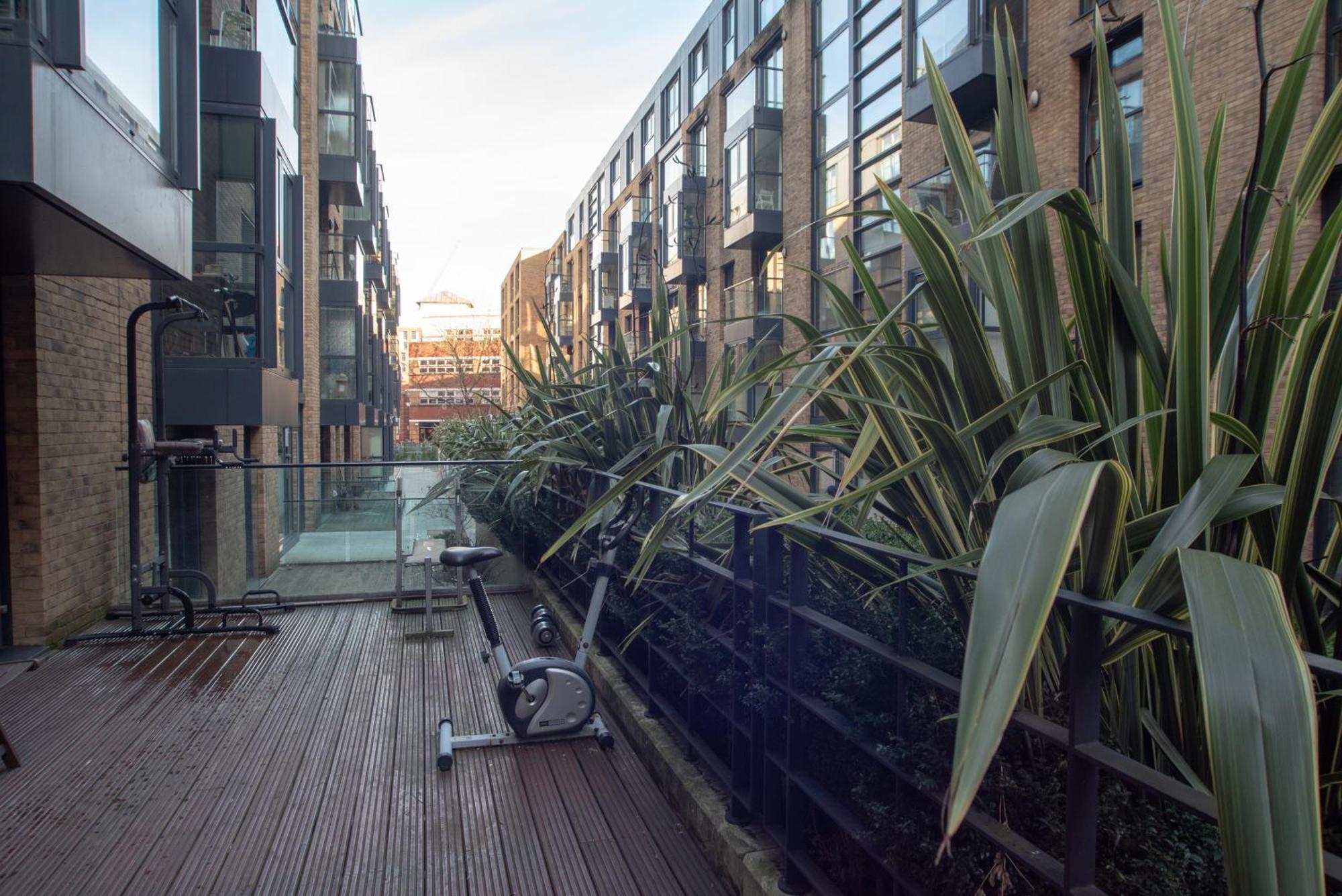 Spacious 1 Bed Apartment With Workspace, Coffee & Free Secure Parking Бірмінгем Екстер'єр фото