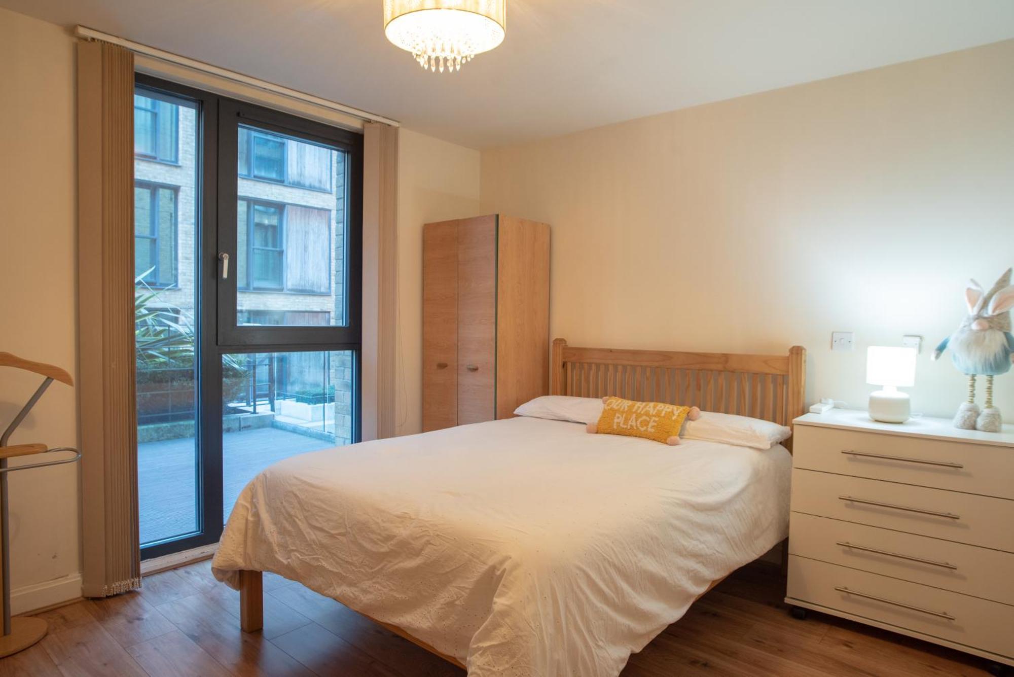 Spacious 1 Bed Apartment With Workspace, Coffee & Free Secure Parking Бірмінгем Екстер'єр фото