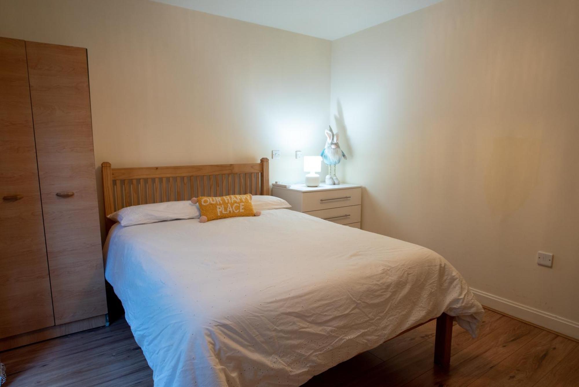 Spacious 1 Bed Apartment With Workspace, Coffee & Free Secure Parking Бірмінгем Екстер'єр фото