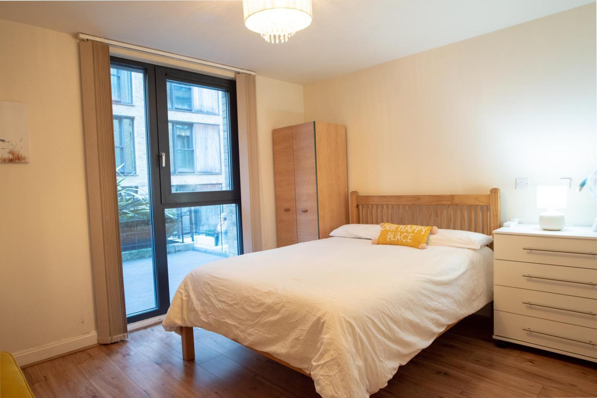Spacious 1 Bed Apartment With Workspace, Coffee & Free Secure Parking Бірмінгем Екстер'єр фото