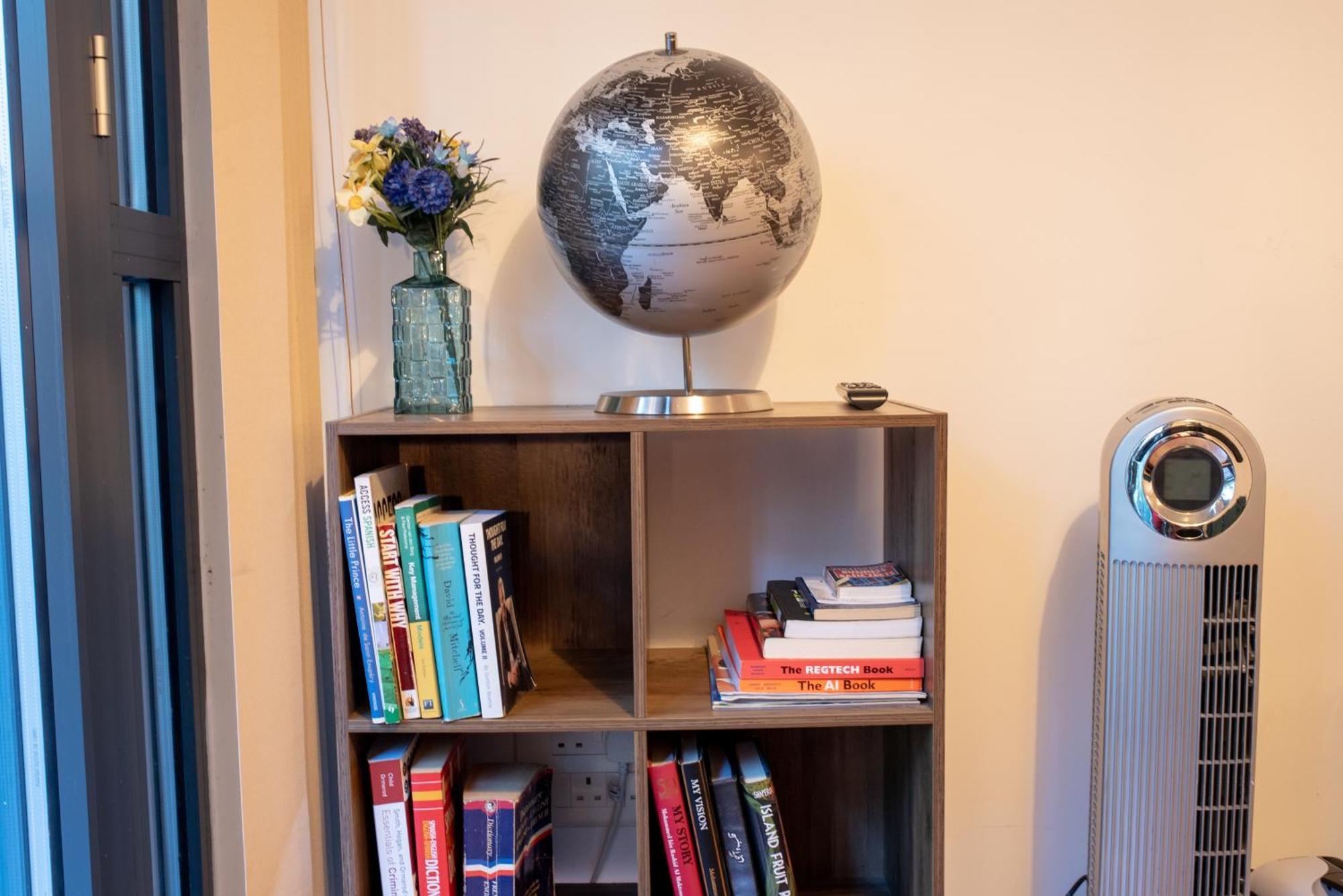 Spacious 1 Bed Apartment With Workspace, Coffee & Free Secure Parking Бірмінгем Екстер'єр фото