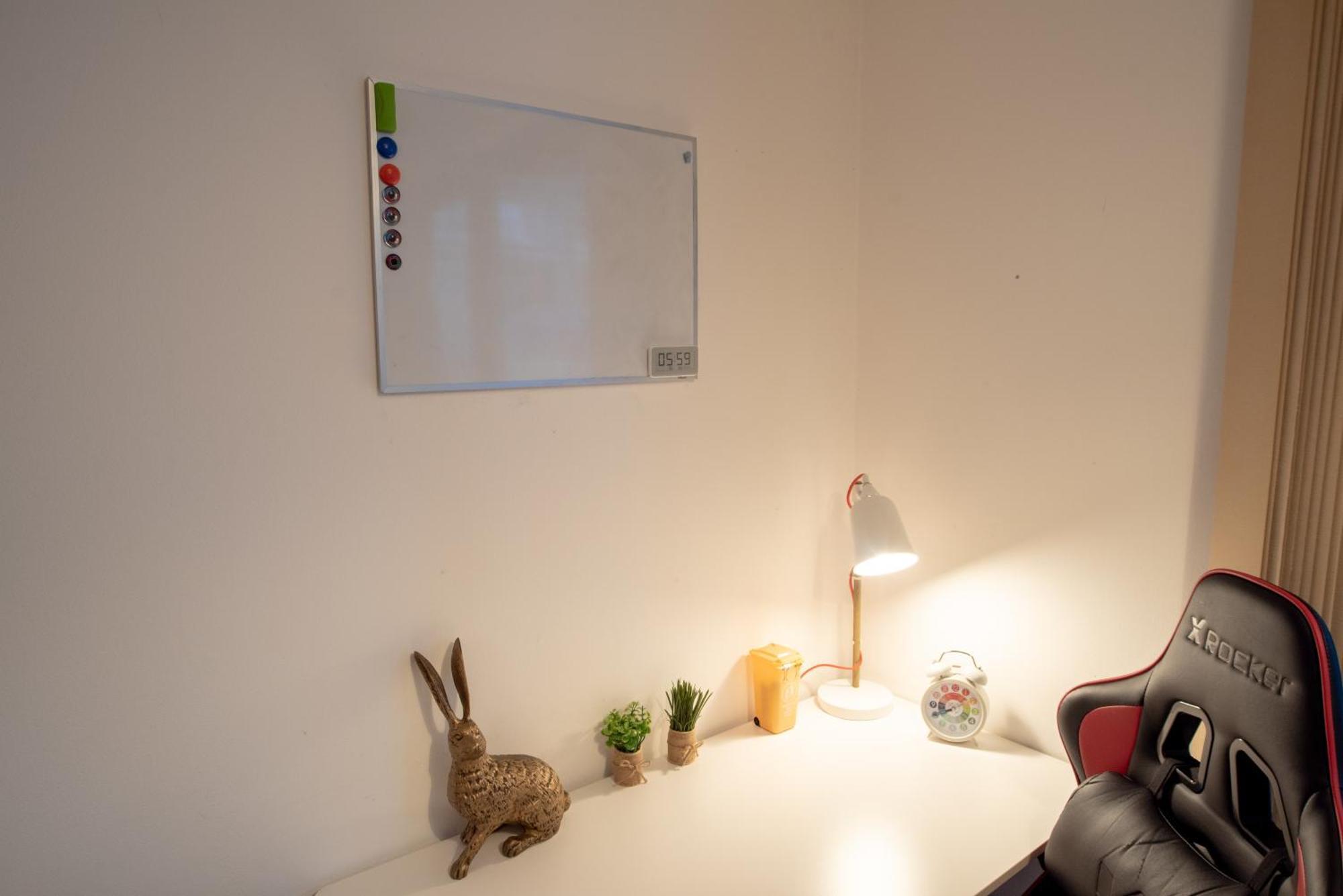 Spacious 1 Bed Apartment With Workspace, Coffee & Free Secure Parking Бірмінгем Екстер'єр фото