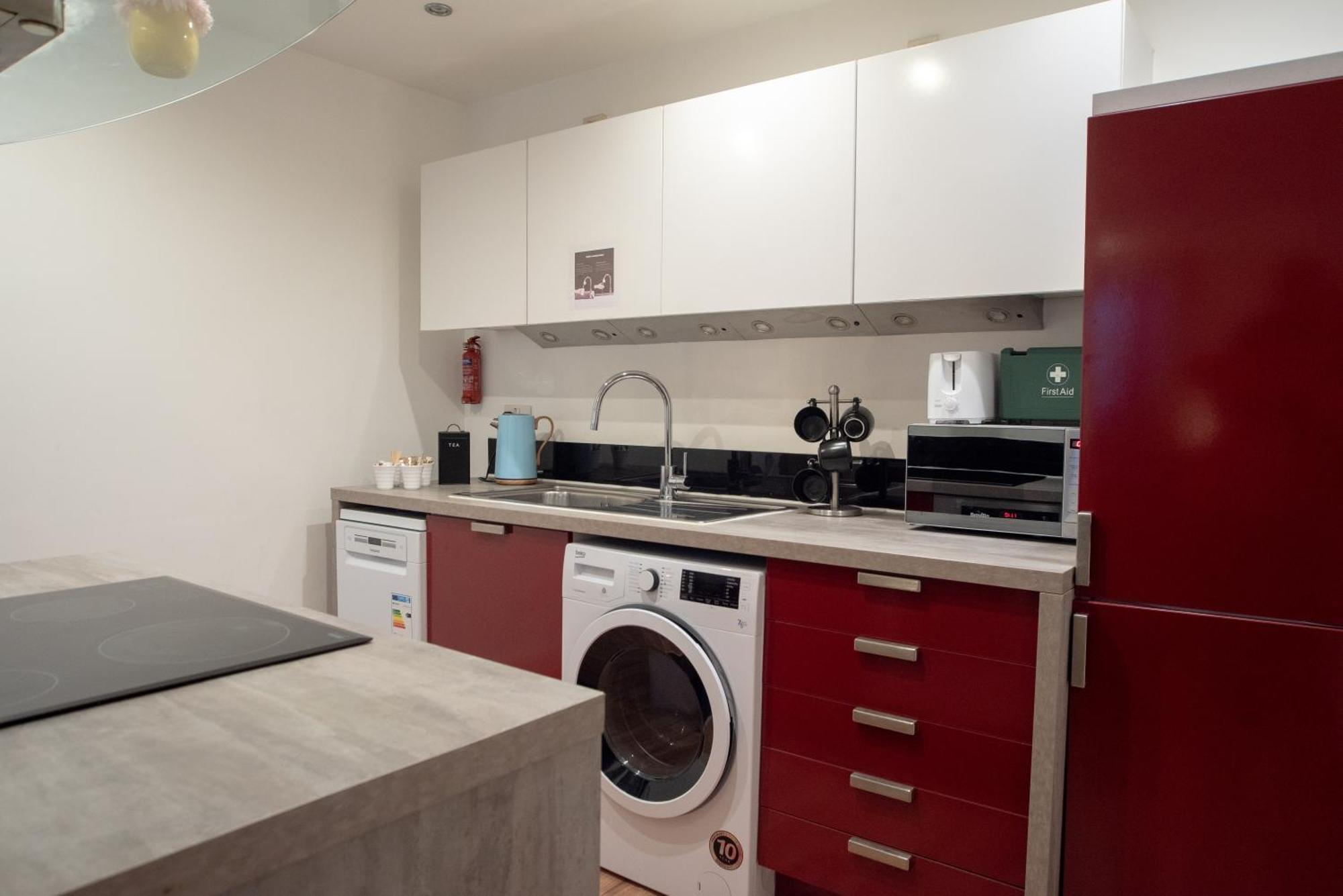 Spacious 1 Bed Apartment With Workspace, Coffee & Free Secure Parking Бірмінгем Екстер'єр фото