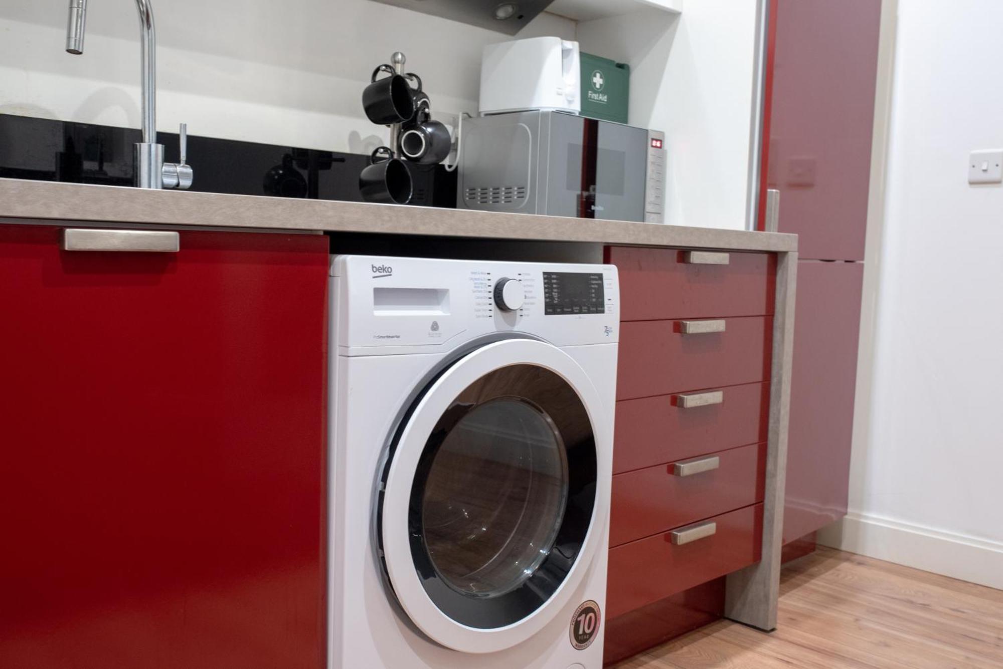 Spacious 1 Bed Apartment With Workspace, Coffee & Free Secure Parking Бірмінгем Екстер'єр фото