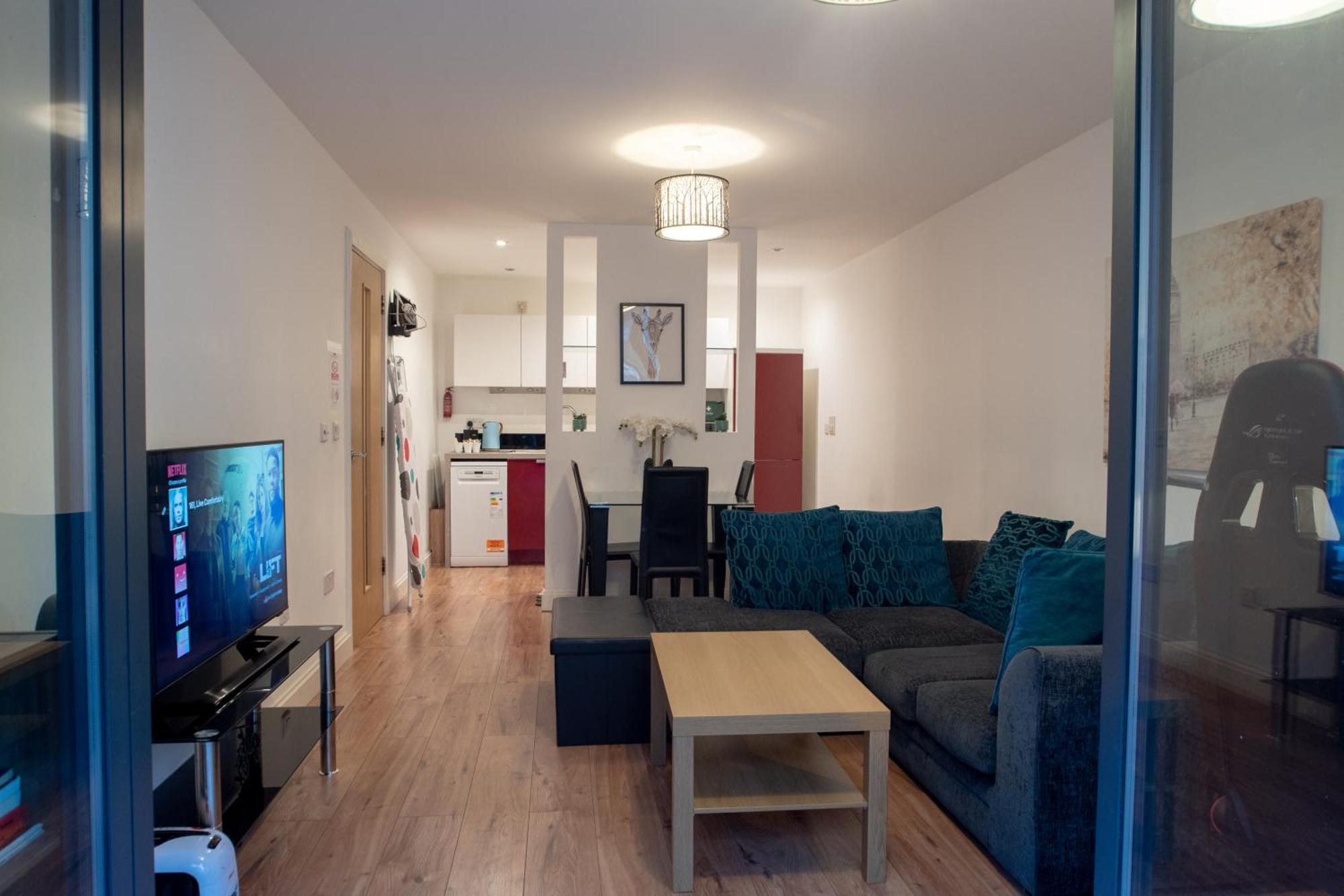 Spacious 1 Bed Apartment With Workspace, Coffee & Free Secure Parking Бірмінгем Екстер'єр фото