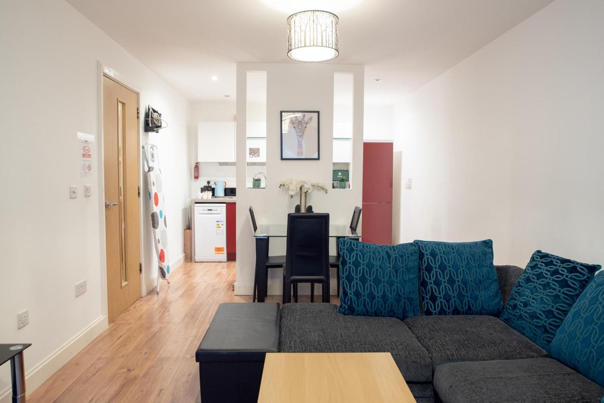 Spacious 1 Bed Apartment With Workspace, Coffee & Free Secure Parking Бірмінгем Екстер'єр фото