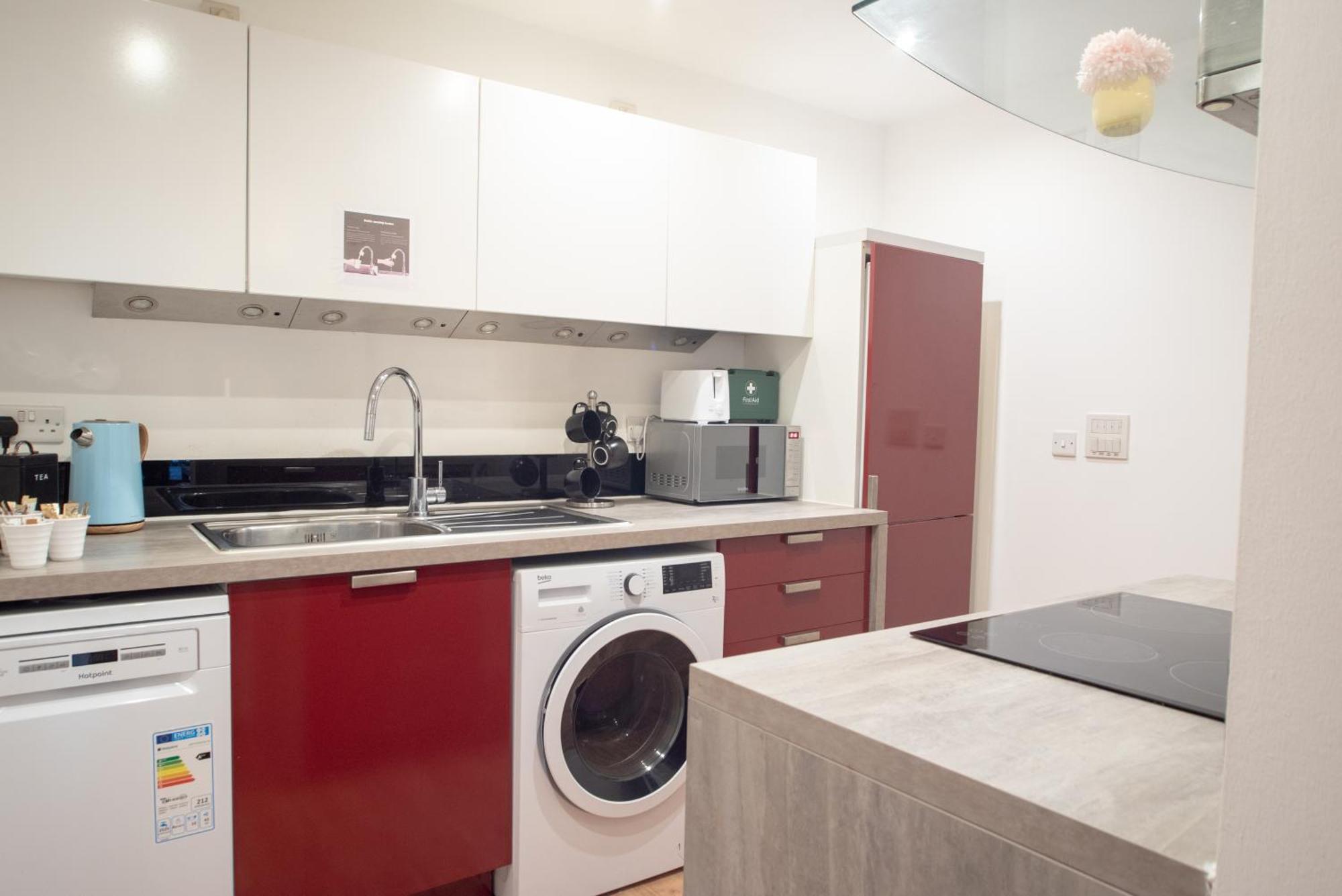Spacious 1 Bed Apartment With Workspace, Coffee & Free Secure Parking Бірмінгем Екстер'єр фото