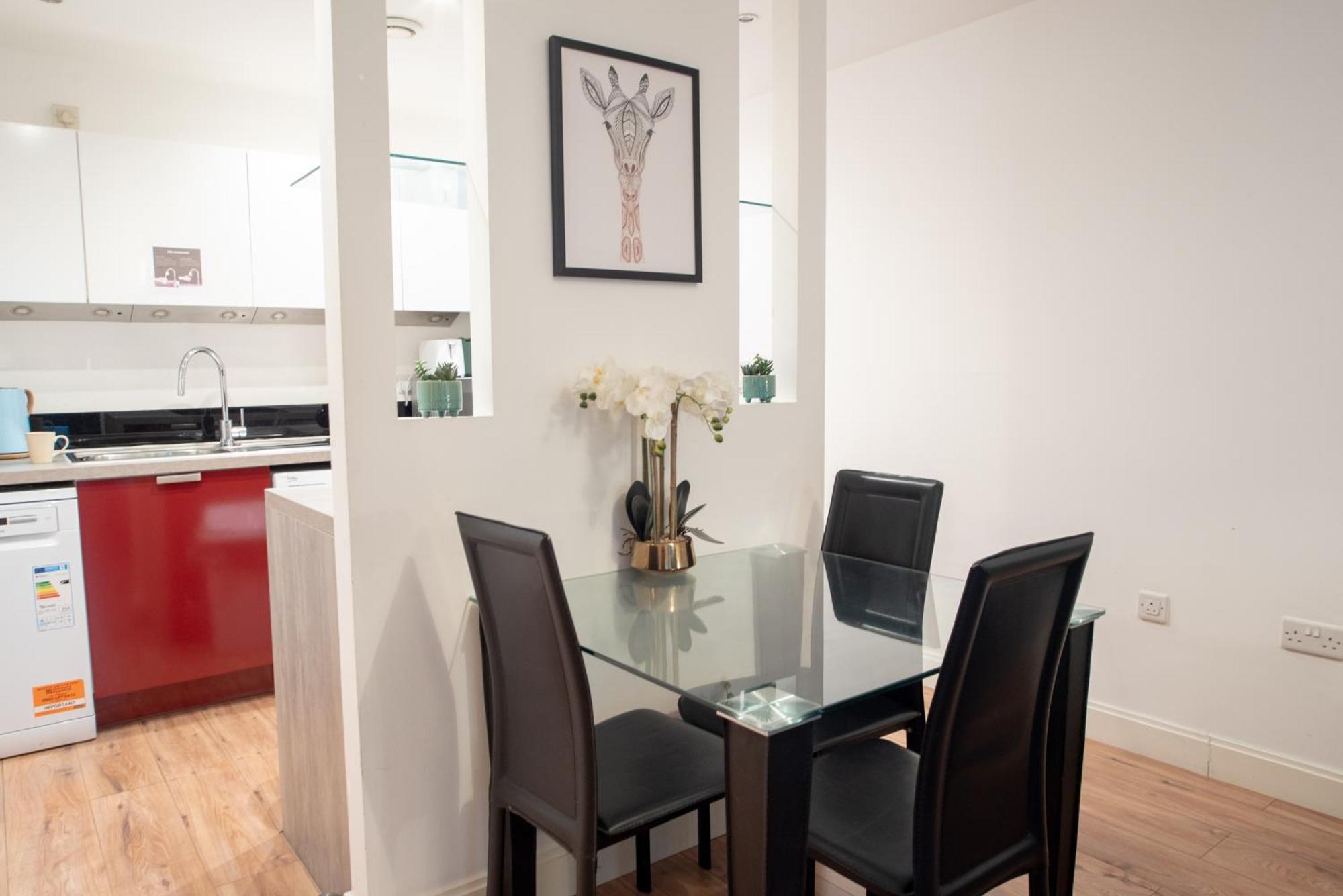 Spacious 1 Bed Apartment With Workspace, Coffee & Free Secure Parking Бірмінгем Екстер'єр фото